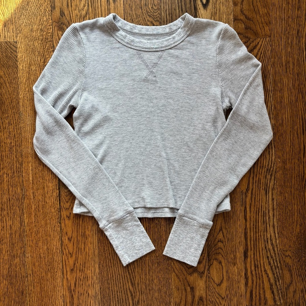 Aerie Light Gray Waffle Knit Long Sleeve Top | Size Medium | Cropped Thermal